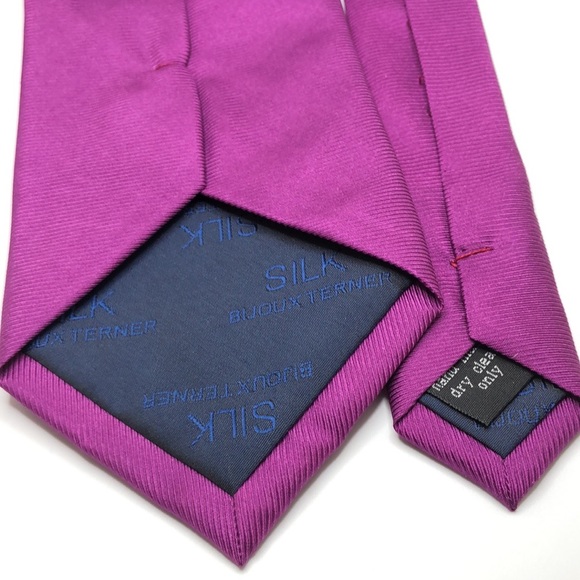 Bijoux Terner Purple Silk Tie. Purple is powerful, especially in men’s attire. - Picture 5 of 9